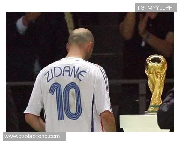 足球明星背影展现风采双肩背影图片带你领略他们的魅力与坚持 足球明星背影展现风采双肩背影图片带你领略他们的魅力与坚持