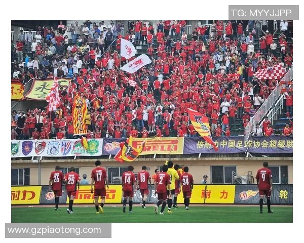 成都足球队与南京足球队耐力较量赛后分析与反思 成都足球队与南京足球队耐力较量赛后分析与反思